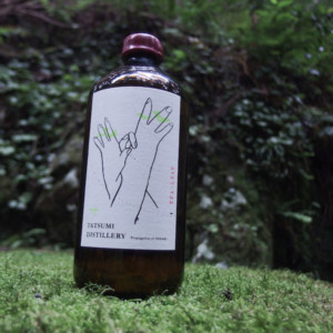日本茶の「生葉」を使ったクラフトジンが誕生。お茶ベンチャーのTeaRoom と辰巳蒸留所が共同開発